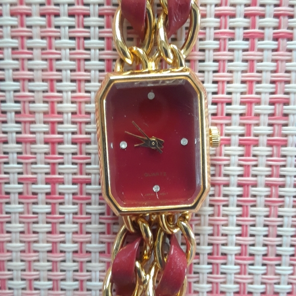Tempus Trading Women's 7 1/2" Gold Plated Watch w/Red Leather Strap - Picture 1 of 2